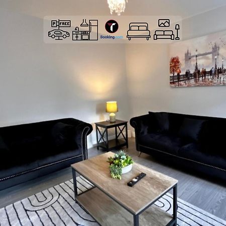Spacious 4 Bedroom By Tara Stays Short Lets & Serviced Accommodation Aldershot With Free Wifi & Garden Exteriör bild