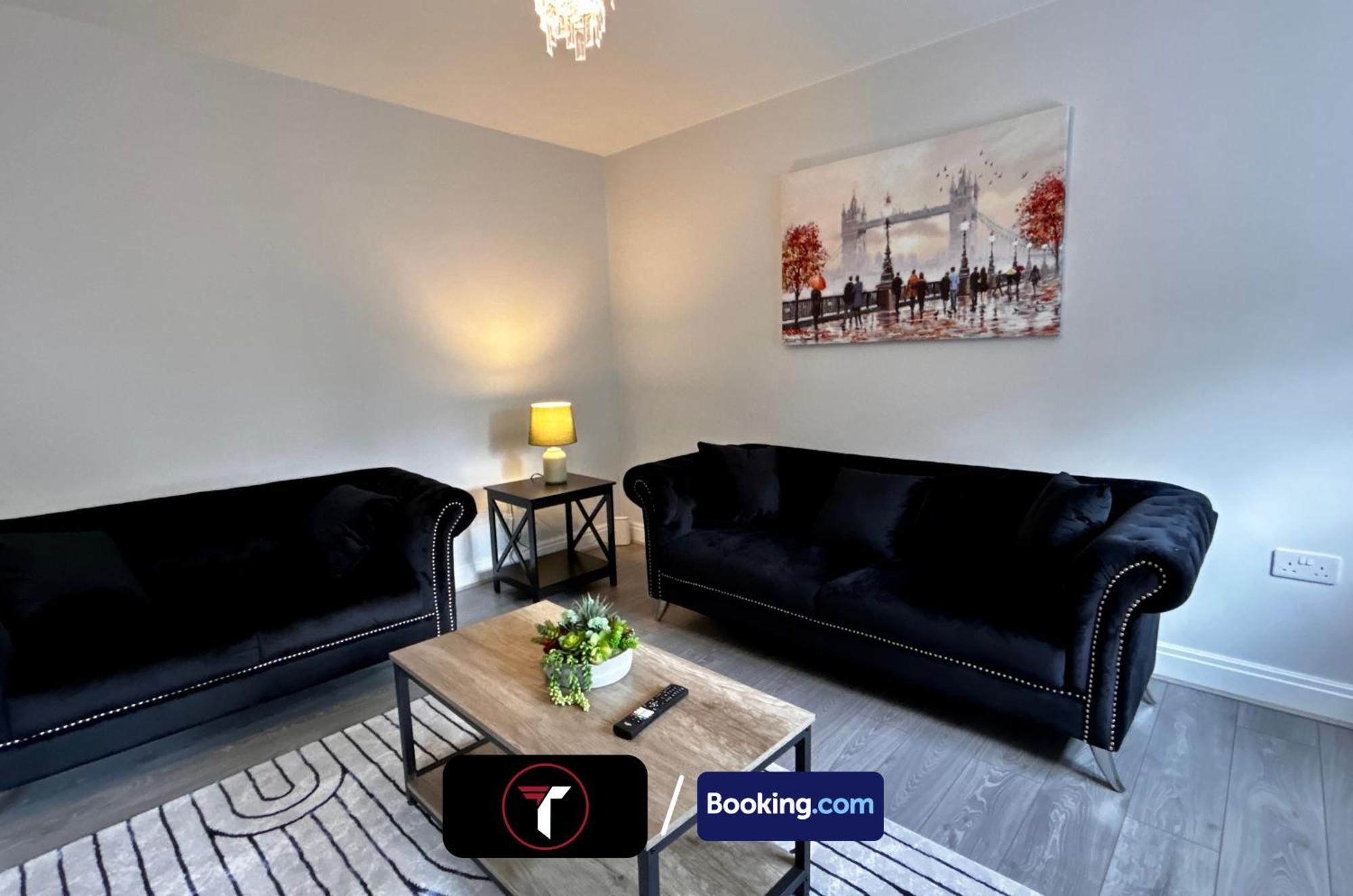 Spacious 4 Bedroom By Tara Stays Short Lets & Serviced Accommodation Aldershot With Free Wifi & Garden Exteriör bild