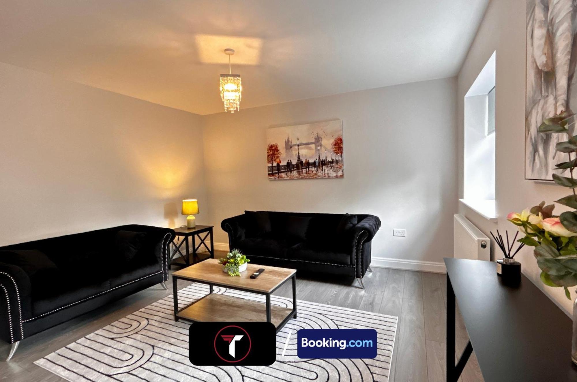 Spacious 4 Bedroom By Tara Stays Short Lets & Serviced Accommodation Aldershot With Free Wifi & Garden Exteriör bild