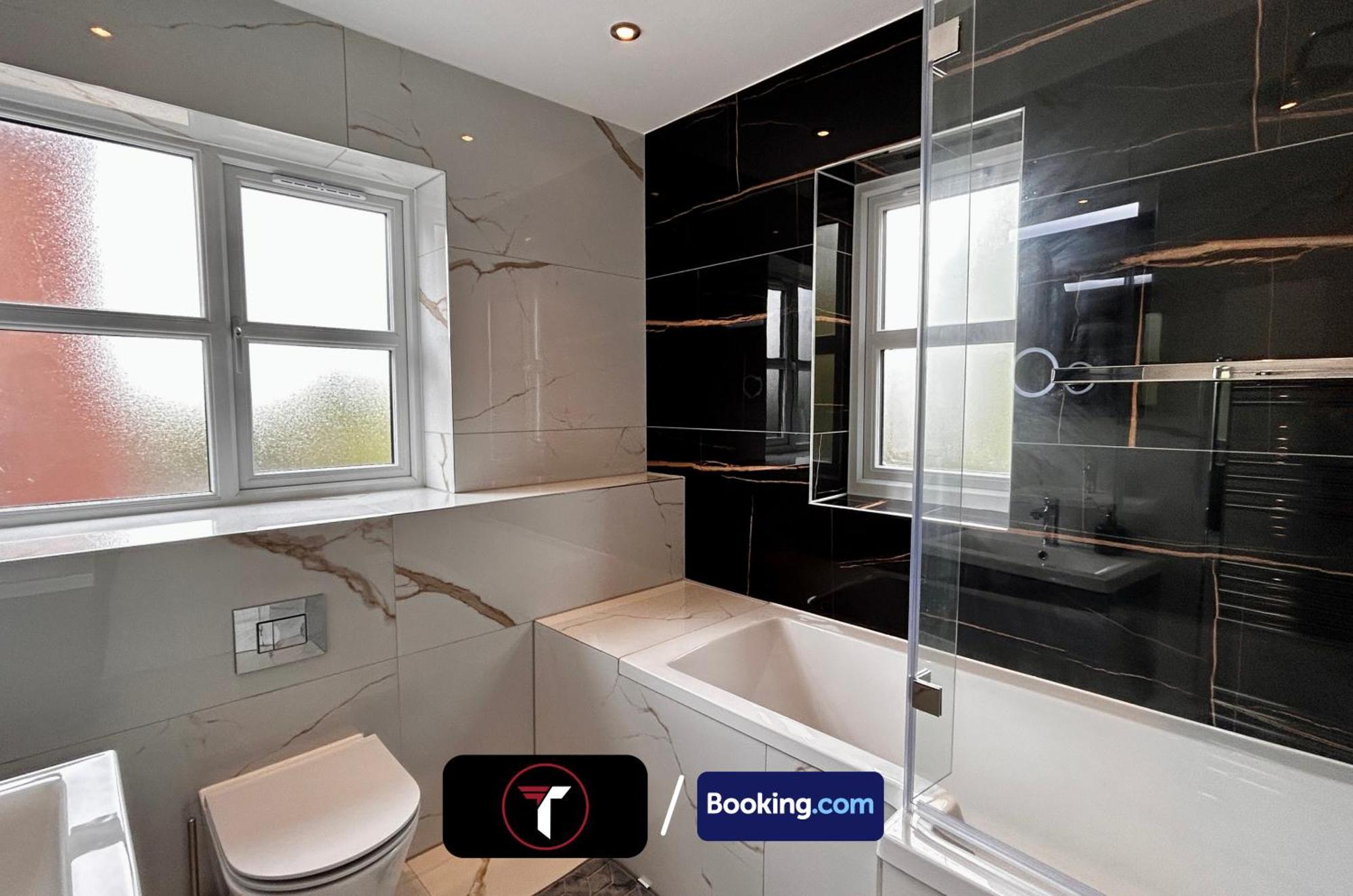 Spacious 4 Bedroom By Tara Stays Short Lets & Serviced Accommodation Aldershot With Free Wifi & Garden Exteriör bild