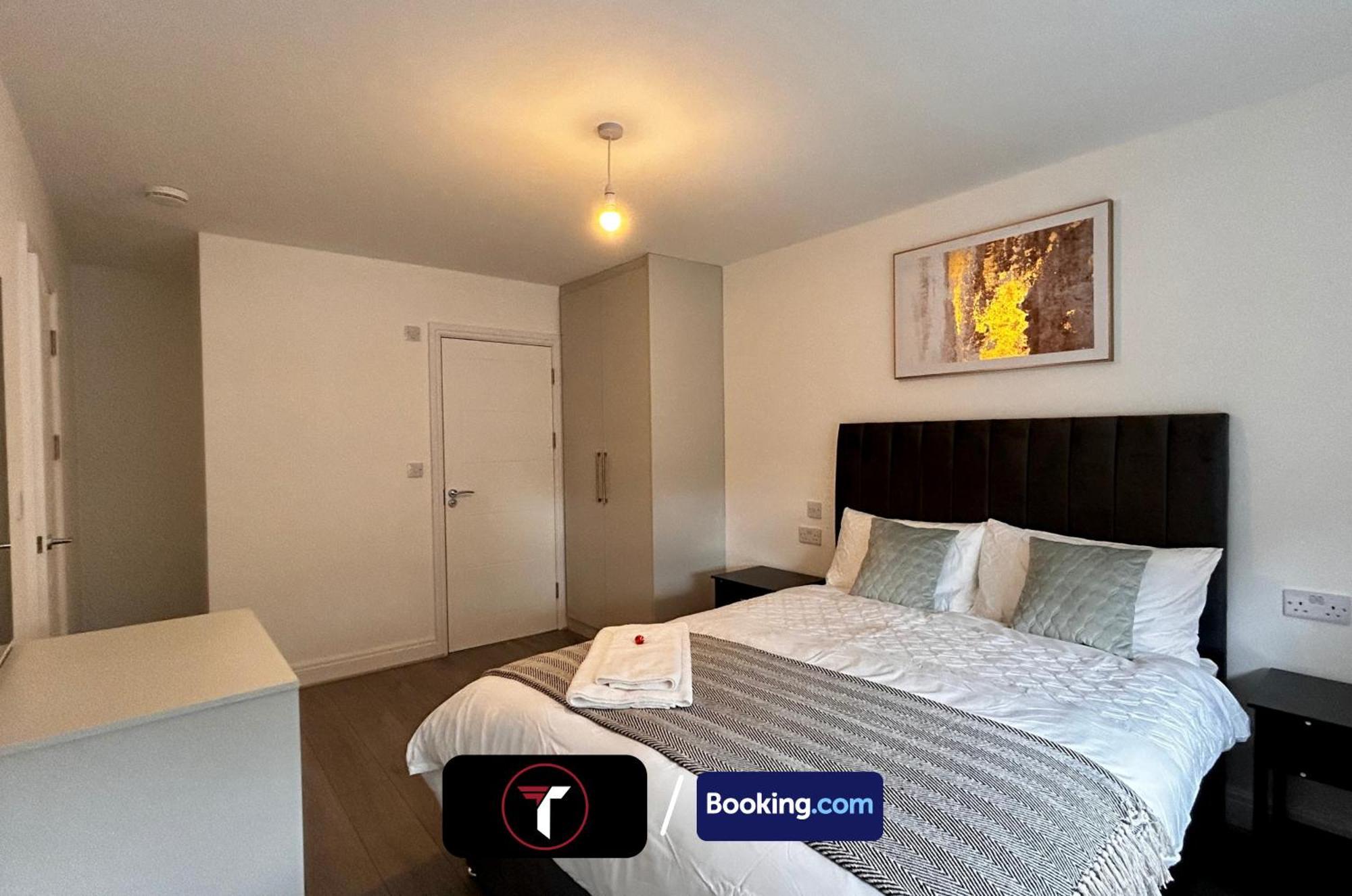 Spacious 4 Bedroom By Tara Stays Short Lets & Serviced Accommodation Aldershot With Free Wifi & Garden Exteriör bild